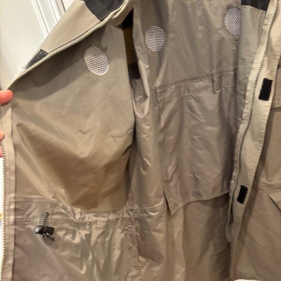 Eddie Bauer Large (L) Green and Black Heavy Duty Rain Jacket (NO ZIPPER) - Picture 4 of 8